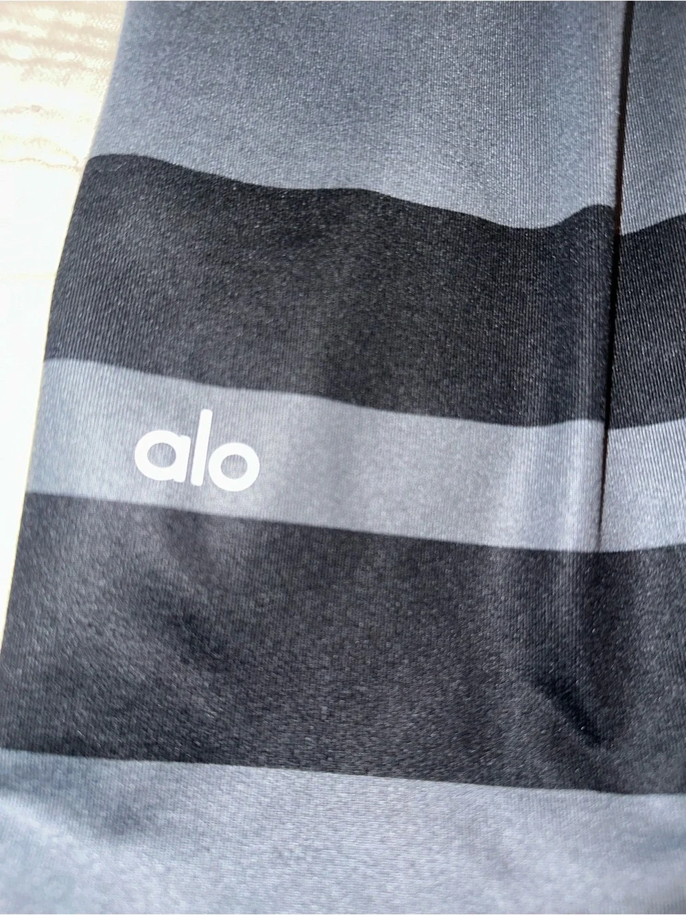 Alo Yoga Airbrush High Rise Ombre Cropped Leggings size M